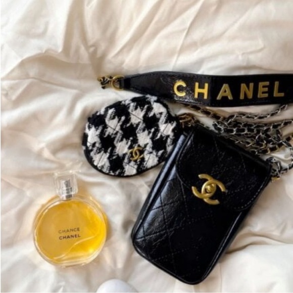 CHANEL VIP GWP Black Quilted Crossbody Phone Bag with Houndstooth Coin Pouch - Picture 2 of 16